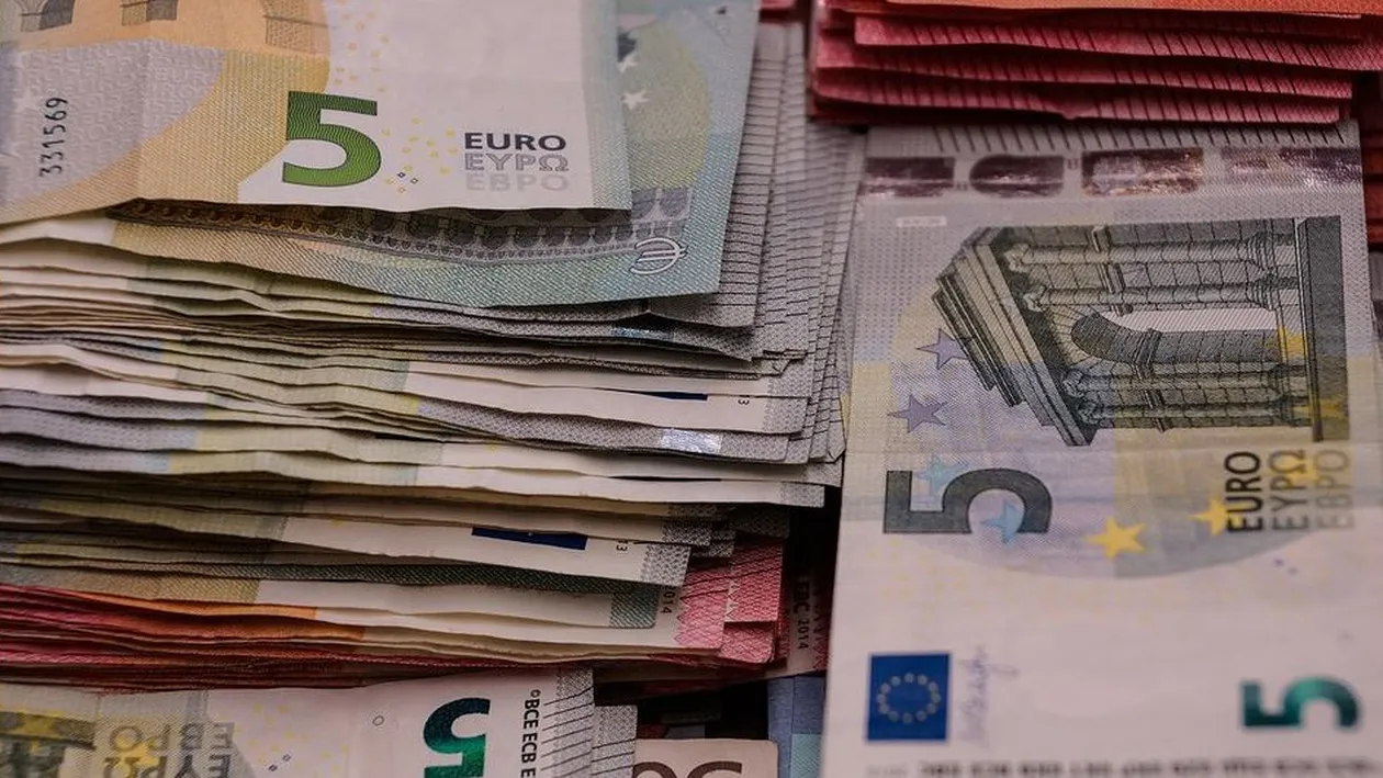 Cât este salariul minim pe economie în România, după ce a fost majorat! Țara noastră, Bulgaria și Ungaria au cele mai mici salarii minime din UE