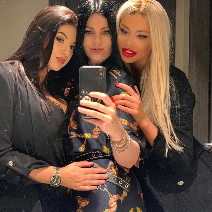 Bianca Drăgușanu, prima apariție după ce s-a spus că e însărcinată. A încercat să-și ascundă burtica, dar s-a văzut
