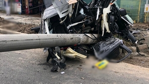 Accident grav în Giurgiu! Un autoturism a intrat în coliziune cu un stâlp de electricitate
