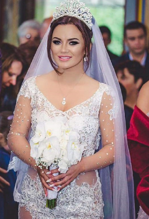 Primele declaraţii ale lui Carmen de la Sălciua, după ce a semnat actele de divorţ, azi, la notar