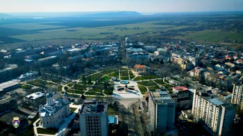 Orașul din România care se depopulează masiv. Tinerii pleacă fără să se uite în spate