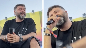 Grasu XXL a început să plângă la Neversea. Abia şi-a dus melodia la final, printre lacrimi