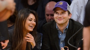 Veste BOMBA: Mila Kunis este insarcinata iar Ashton Kutcher e in culmea fericirii! Poza care a dat-o de gol