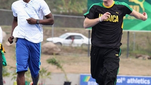 Urat! Printul Harry a trisat! A furat startul in competitia cu Usain Bolt!