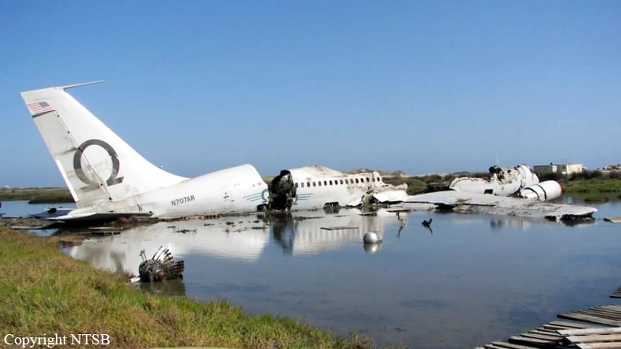 Breaking! Un avion de pasageri Boeing 707 s-a prăbușit!