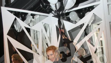 Super-diva, imbracata ca... fata de la Meteo! Vezi cum s-au trezit la o lansare de moda Vantur si Palimariu, in tinute identice!