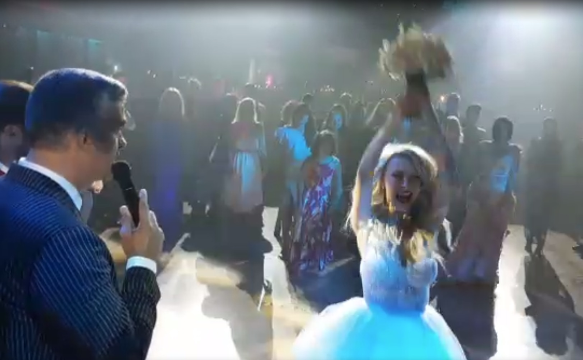 Cine este vedeta care a prins buchetul aruncat de mireasa Andreea Bălan! Urmează încă o nuntă în showbiz!