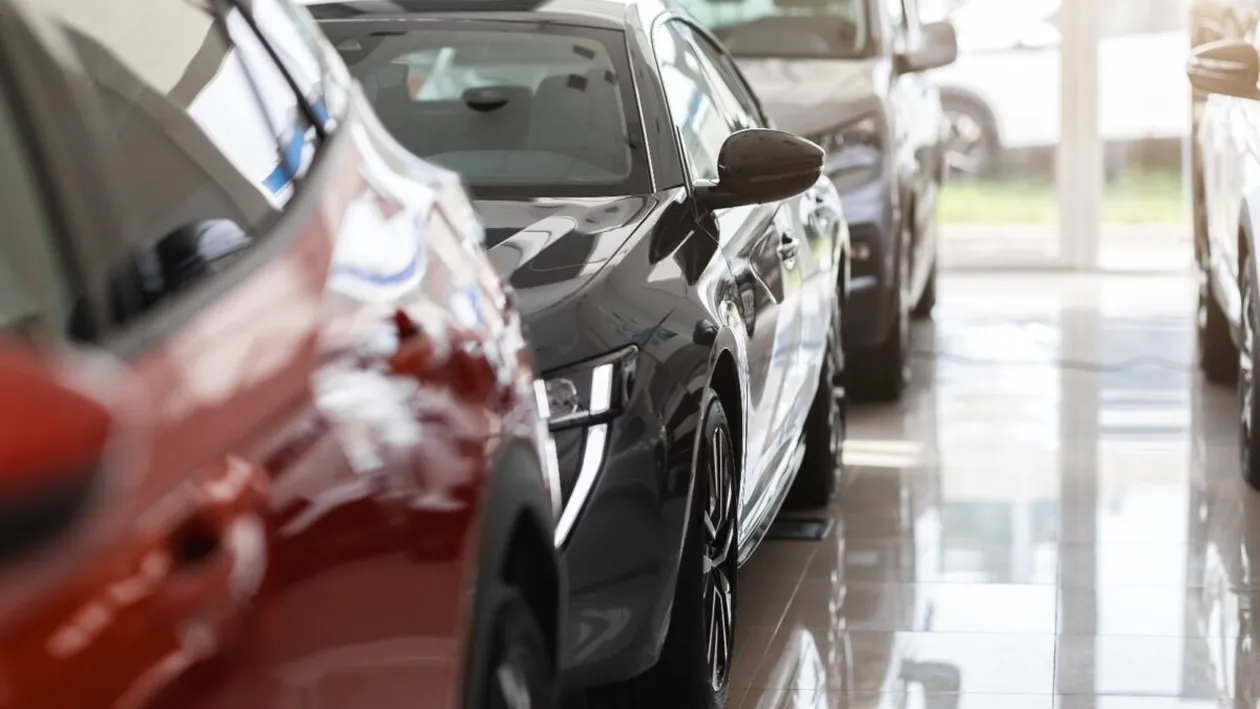 Românii cu mașini scumpe, vizați de ANAF. Ce se întâmplă cu cei care le-au cumpărat cu bani cash