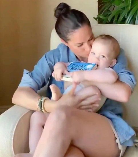 Archie, fiul prințului Harry și al lui Meghan Markle, împlinește astăzi un an! Ce cadou neașteptat i-au făcut părinții lui