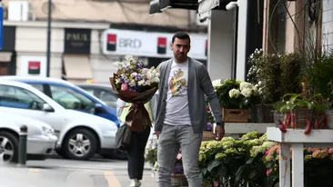 ”Fotbalistul-Playboy” şi-a arătat pe viu talentul. Asta e ultima fentă în materie de buchete de flori 