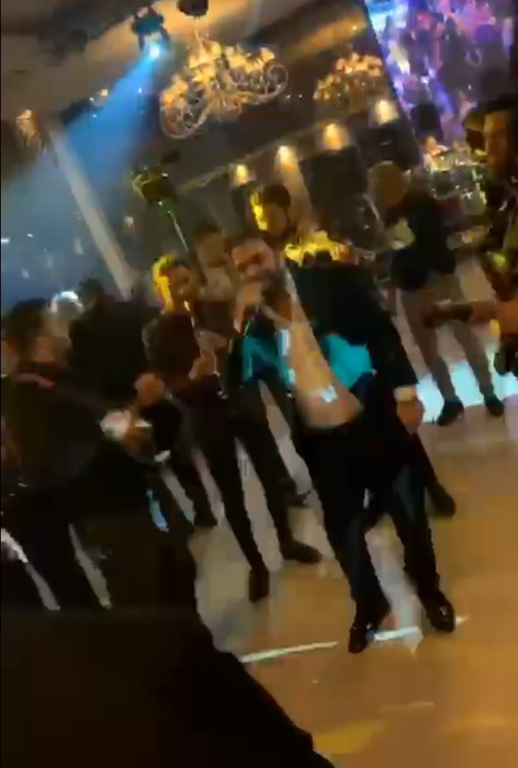 ”Regele manelelor”, îngropat în bani la un chef al clanurilor!