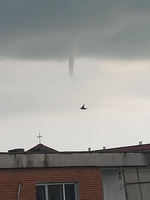 O tornadă a îngrozit locuitorii din apropiere de Timișoara. Totul a fost filmat