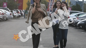 Fetele lui Gigi Becali ies din casa doar insotite! Au mers la cumparaturi alaturi de mama lor