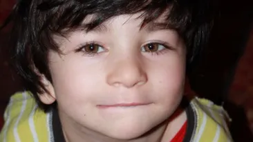 In timp ce copii de varsta lui alearga prin zapada, David ii cere lui Mos Carciun sa poata macar merge. Sa-l ajutam pe micut