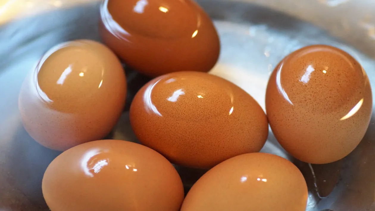 De ce crapă ouăle la fiert. Metoda corectă pentru ouă perfecte de Paște