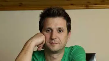 Andi Moisescu are o colectie impresionanta de tricouri personalizate: Mesajele reprezinta Romania, in toata splendoarea ei