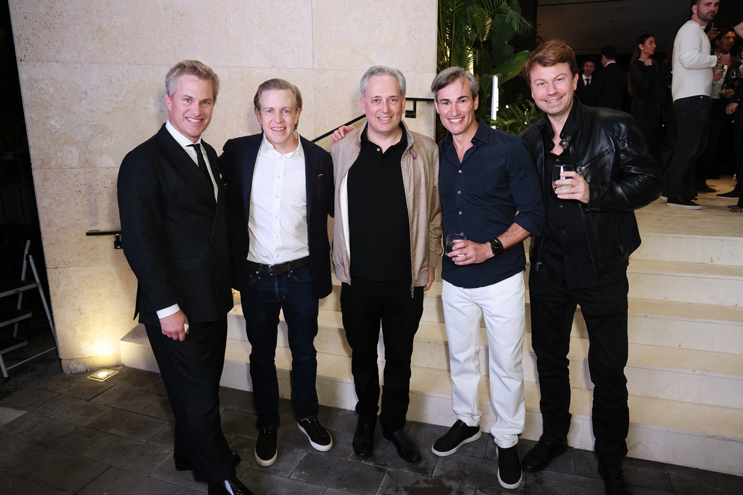 Ken Howery (al doilea din stanga), in 2024, in timpul lansarii Sauron, prima platforma perceptuala de siguranta a locuintei, la Miami, in Florida. Foto: Profimedia