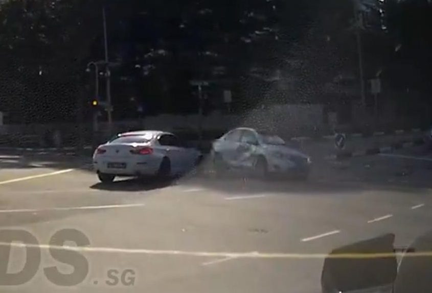 Şoferii nu şi-au putut crede ochilor! O „maşină fantomă” a apărut de nicăieri şi a provocat un accident într-o intersecţie aglomerată