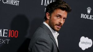 Starul din „Bridgerton” și „Wicked” cucerește titlul de cel mai sexy bărbat al anului. Jonathan Bailey, noul simbol al atracției în showbizul internațional