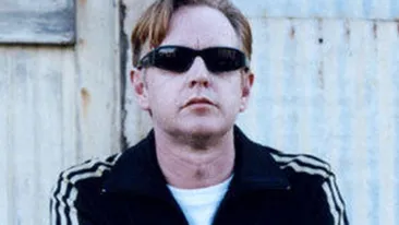 Un membru al trupei Depeche Mode, surprins într-un bar din Capitala!