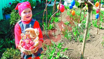 Julianne Duckadam asteapta Iepurasul in gradina