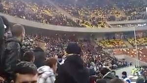 S-a scandat: "Si jandarmii ne iubeste! D-aia ne incercuieste!" Raspunsul jandarmilor: "E ca si cum v-ati face nevoile in sufrageria lui Mircea Sandu" VIDEO cu agresiunile