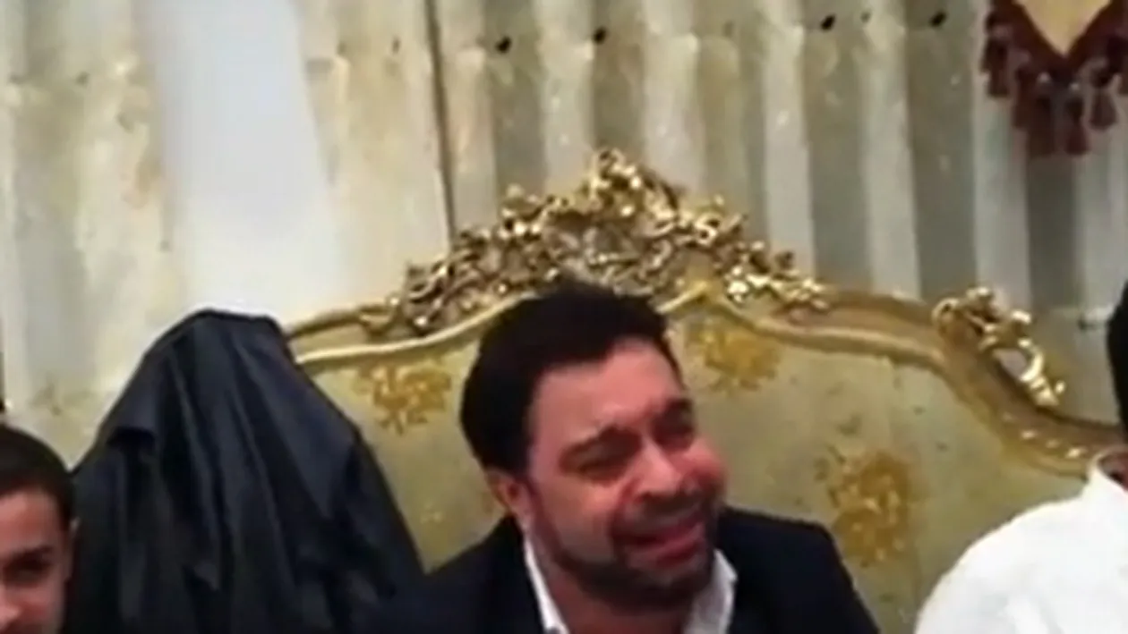 Ultima smecherie in materie de chefuri! Florin Salam le-a cantat live fara orchestra Perversului de pe Targu Ocna si prietenilor lui