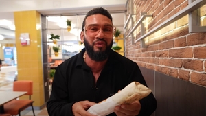 Cât a plătit Dorian Popa pentru două șaorme, într-un fast-food din Chișinău: "Cât înseamnă în lei românești?"