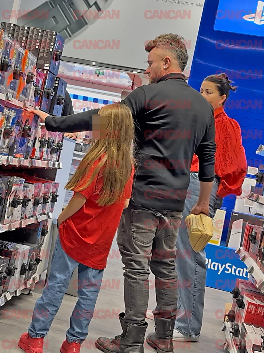 Gabriela Cristea, Tavi Clonda și una dintre fiice, la cumpărături