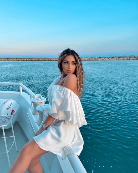 Bibi și-a „pierdut” vocea la un concert!? (Foto: Facebook)
