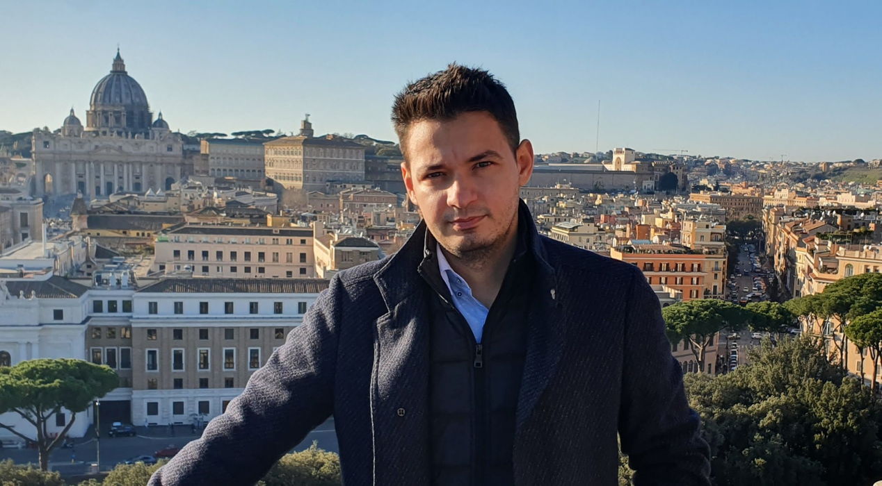 Toată lumea o știe pe fiica lui Sorin Bontea, dar nu o să-ți vină să crezi cum arată fiul său de 26 de ani. Zici că sunt frați gemeni!