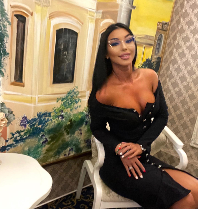Roxana e o super-bunăciune printre brokeri