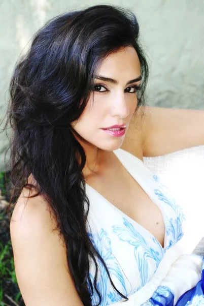 Vă mai amintiţi de Consuelo, fosta soţie a lui Adrian Mutu? Cum arată şi cu ce se ocupă acum. FOTO