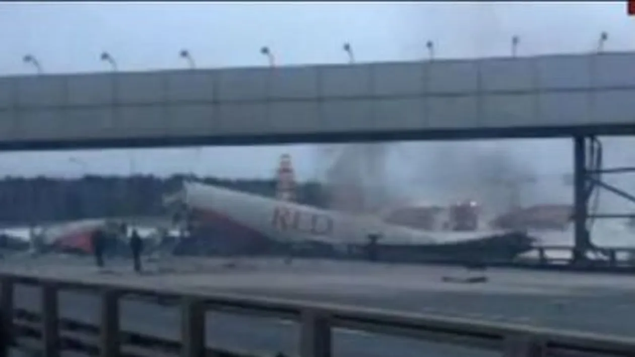 ACCIDENT AVIATIC în Rusia: Două persoane au murit în urma unei aterizări de urgenţă