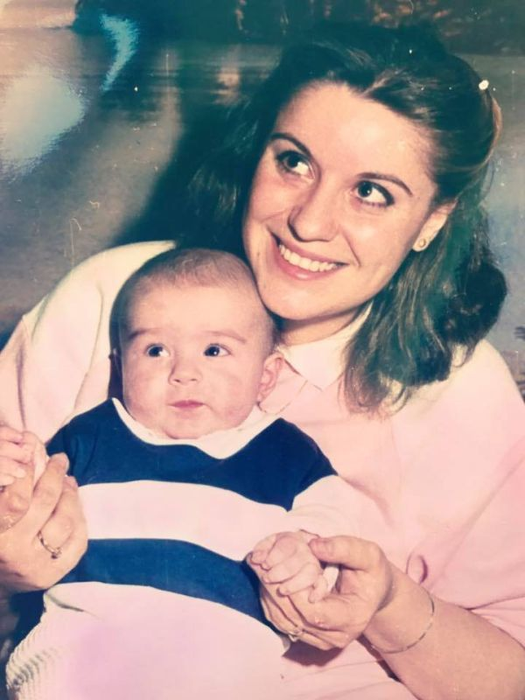 Făcea furori pe vremea comunismului, acum nu prea mai câştigă nimic din muzică! Mirela Fugaru este în prezent….