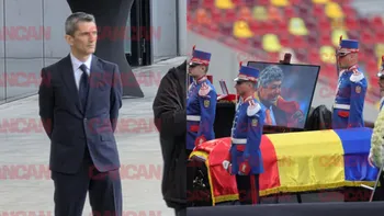 Așa tată, așa fiu. Răzvan Lucescu duce mai departe demnitatea lui „Il Luce” în fața mulțimii. Lecție de decență care a emoționat o țară întreagă