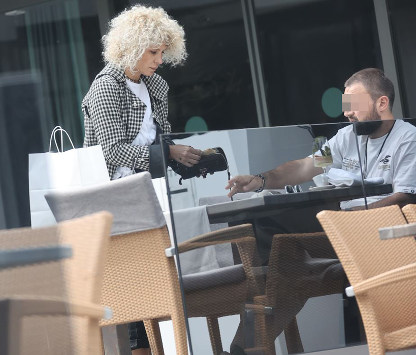 Sidonia contribuie, la rândul ei, la nota de plată  (Foto: CANCAN.RO)