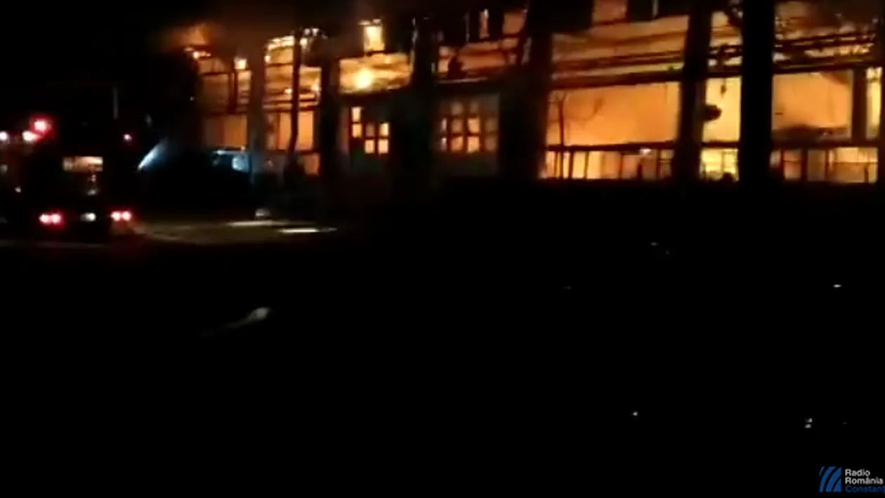 Incendiu devastator la Societatea de Transport Public din Tulcea! Mai multe autobuze au fost distruse