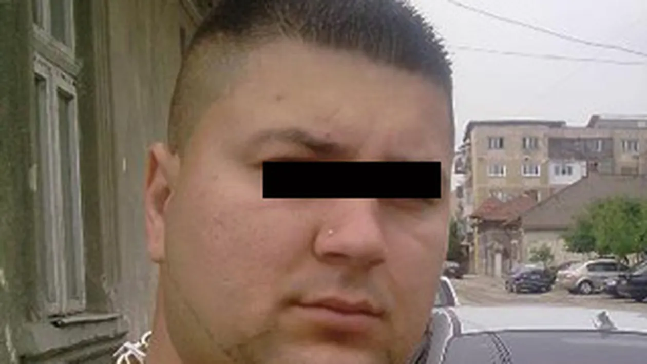 Nu o sa iti vina sa crezi ce are in plus acest cocalar! Nu este vorba de lantul gros de la gat sau masina de care se sprijina! Da share pe Facebook daca ai gasit accesoriul