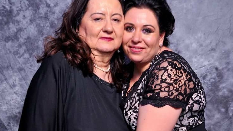 OANA ROMAN, revoltată de câştigurile unui politician cu aceeaşi pregătire a mamei sale:,,Unii au ştiut să se aranjeze, alţii doar să muncească‘’