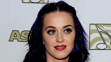 Katy Perry, cat pe ce sa-si arate sanii pe covorul rosu!