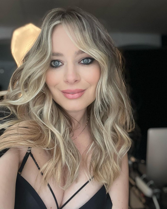 Laura Cosoi