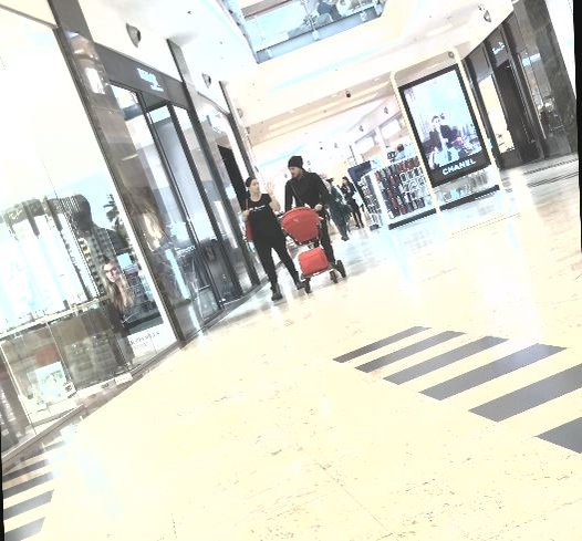 Gabi și Tavi se îndreaptă spre ieșire