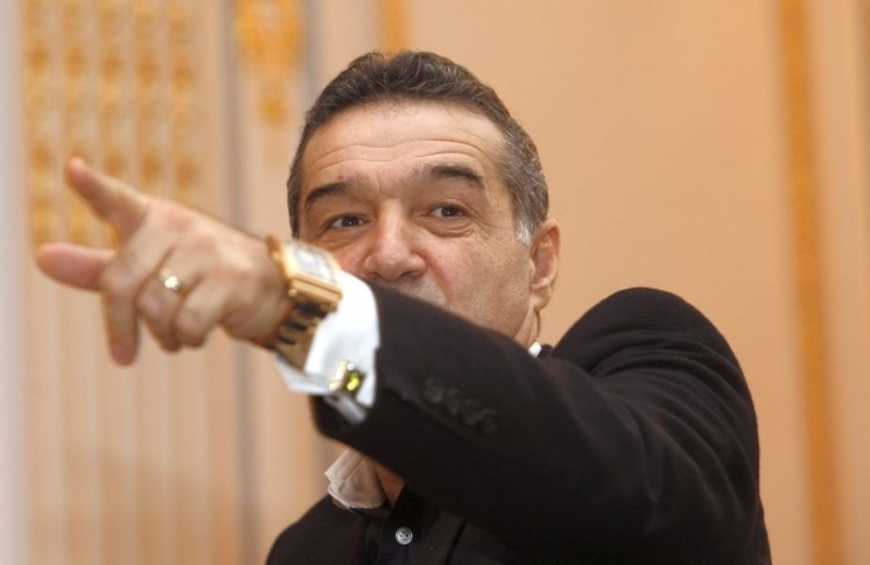 Gigi Becali face show, de fiecare dată, pe melodia "Opa opa"