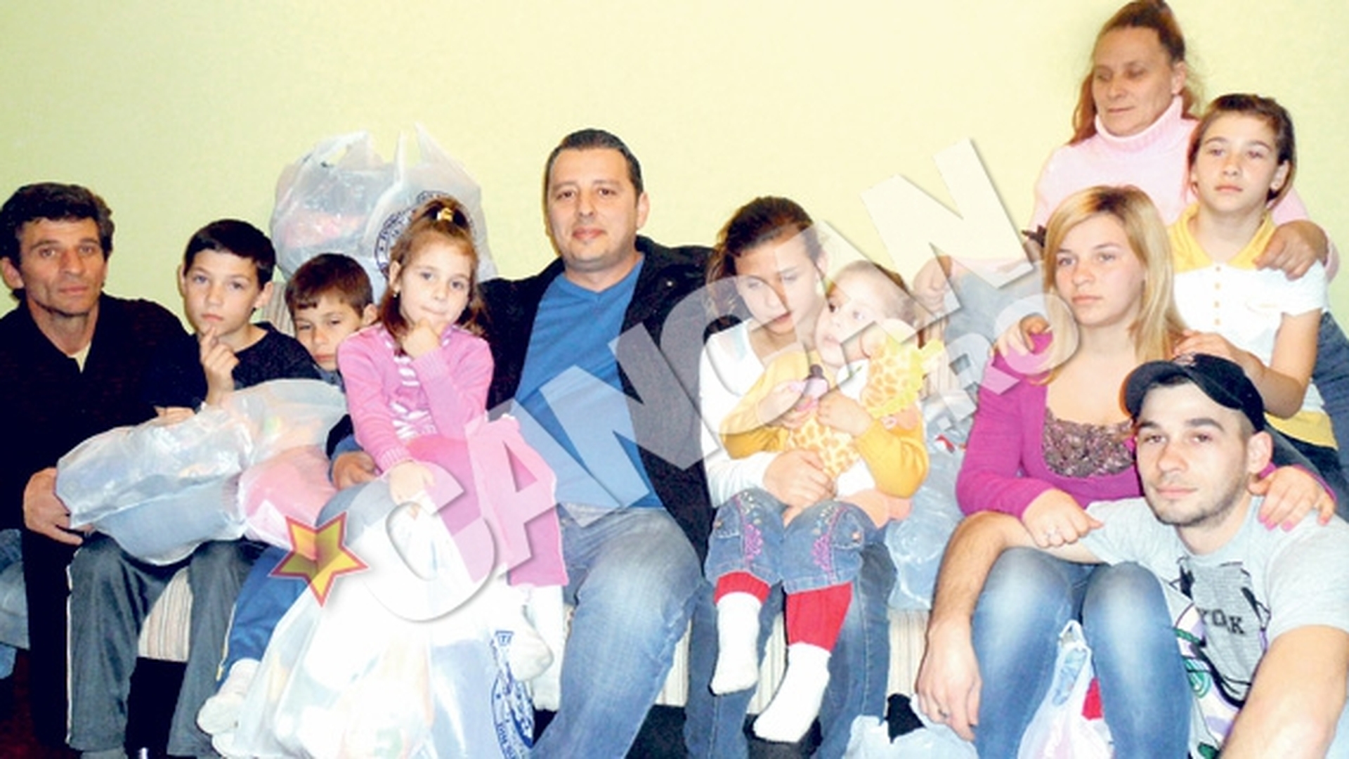 Fundatia "Din suflet, pentru suflet" face oameni fericiti! Casa noua pentru o familie cu opt copii