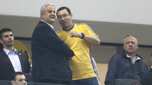 Victor Ponta si Adrian Nastase au felicitat Nationala! Uite cum s-au bucurat cot la cot pe Arena Nationala