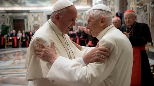 Ultimul mesaj transmis în online de Papa Francisc, după ce Papa Benedict a ajuns internat în stare gravă la spital