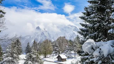 Strat de zăpadă de peste 35 de cm în martie 2026. Nou cod portocaliu de ninsori în România