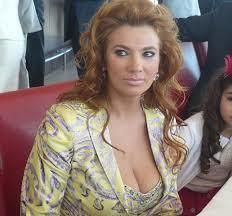 Şi-a făcut curaj şi a cerut-o de nevastă pe Mihaela Borcea! Cu ce încearcă să o cucerească