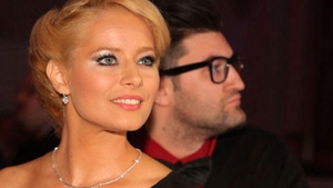 Smiley si Laura Cosoi au dat nas in nas la o petrecere! Ce i-a spus cantaretul blondei si iubitului ei
